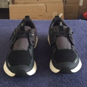 On Running Running Men's Cloudace Black/Grey Performance Sneakers